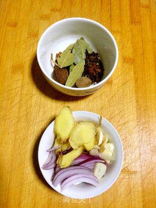 红烧牛肉面的做法步骤：4
