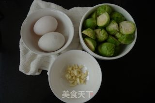 金沙小甘蓝的做法步骤：1