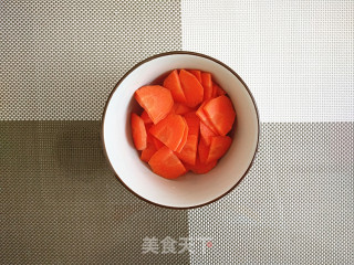 【口蘑胡萝卜炒肉】的做法步骤：2