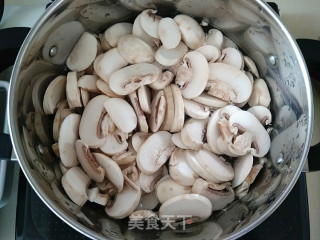【口蘑胡萝卜炒肉】的做法步骤：4
