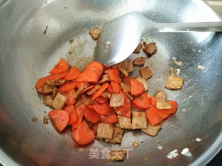 【口蘑胡萝卜炒肉】的做法步骤：6