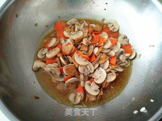 【口蘑胡萝卜炒肉】的做法步骤：8
