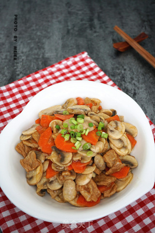 【口蘑胡萝卜炒肉】的做法步骤：10