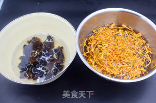 虫草花拌黄瓜木耳的做法步骤：1