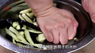 【青椒茄子】省油你学会了吗的做法步骤：1