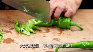 【青椒茄子】省油你学会了吗的做法步骤：2