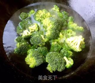 金钱爆蹄筋的做法步骤：1