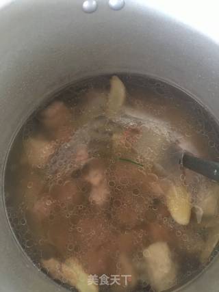 糖醋排骨之萝卜汤的做法步骤：4