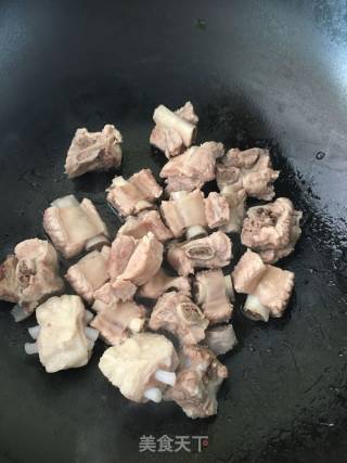 糖醋排骨之萝卜汤的做法步骤：11