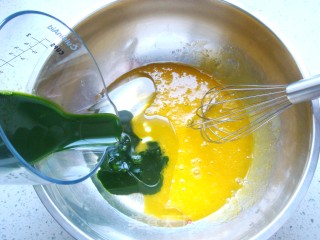 菠菜戚风蛋糕【8寸】的做法步骤：6