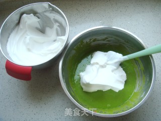 菠菜戚风蛋糕【8寸】的做法步骤：13
