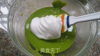 菠菜栗子戚风蛋糕的做法步骤：9
