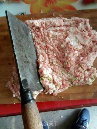 给女儿做的纯手工小肉圆的做法步骤：1