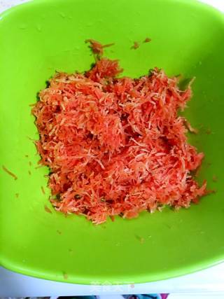 胡萝卜饼的做法步骤：1