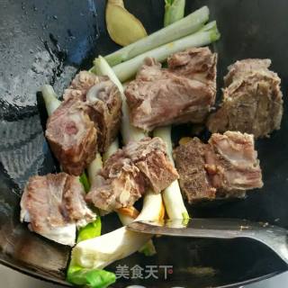葱烧土豆排骨的做法步骤：6