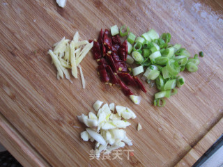 小炒冬笋五花肉的做法步骤：3