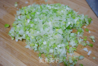 黄金千层葱花饼的做法步骤：2