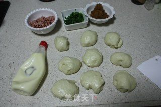 葱香肉松包（波兰种）的做法步骤：5