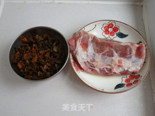酸菜炒牛肉丝的做法步骤：1