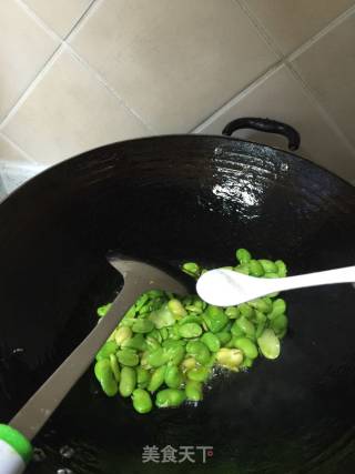 莴笋叶炒蚕豆的做法步骤：5