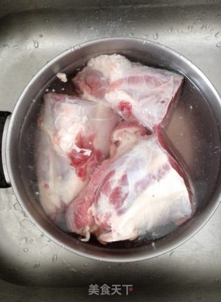家传秘制卤牛肉的做法步骤：1
