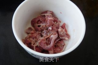 木耳芹菜炒羊肉的做法步骤：3