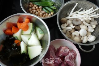 冬瓜海带大骨锅的做法步骤：1