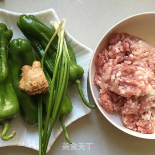 虎皮青椒酿肉的做法步骤：1