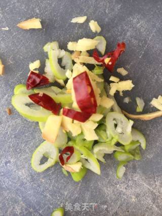 腊肉炒荷兰豆的做法步骤：4