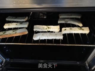 芹香吐司条——一款嘎嘣儿脆的咸香小零食的做法步骤：5