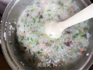 香菇瘦肉粥的做法步骤：3
