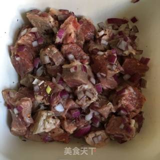 鲍鱼牛腩煲的做法步骤：1