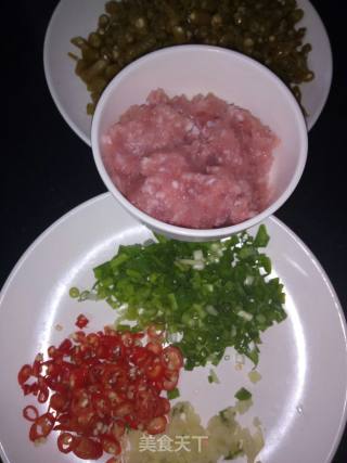 酸豆角肉沫的做法步骤：2