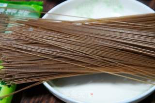 酸辣荞麦面的做法步骤：5