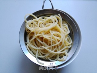 中式炒意面的做法步骤：3
