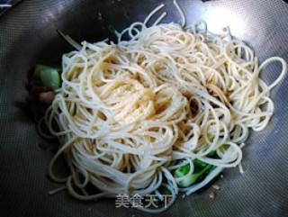 中式炒意面的做法步骤：7
