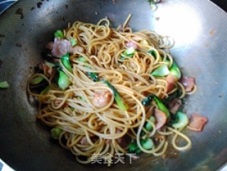 中式炒意面的做法步骤：8