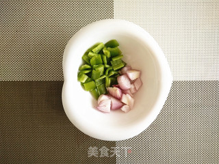 【黑椒苹果里脊肉】的做法步骤：2