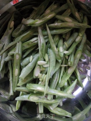 肉丝炒芸豆的做法步骤：1