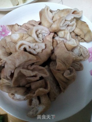 尖椒炒大肠的做法步骤：2