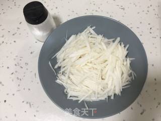 素炒白萝卜的做法步骤：2