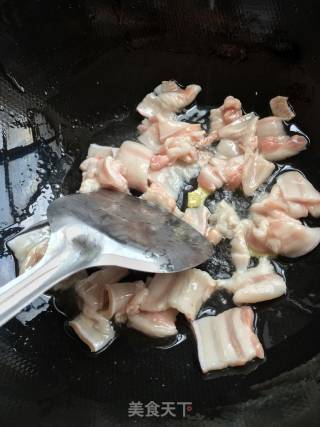 尖椒炒肉的做法步骤：2