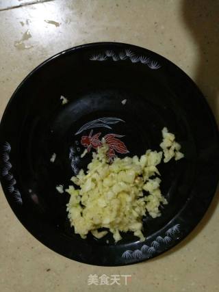 蒜香茼蒿的做法步骤：2