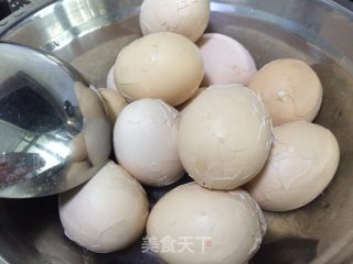 五香茶叶蛋的做法步骤：2