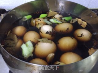 五香茶叶蛋的做法步骤：3