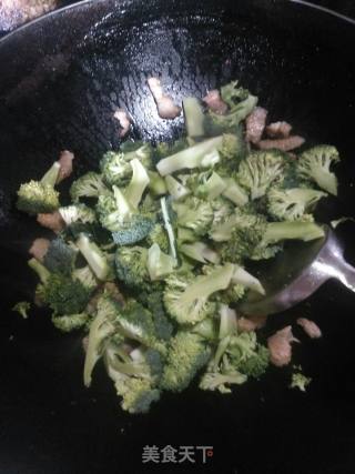 花菜炒肉（简单原味）的做法步骤：6