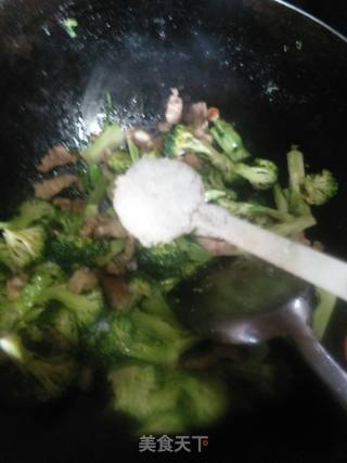 花菜炒肉（简单原味）的做法步骤：7