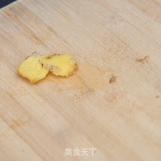 火腿炖排骨的做法步骤：1