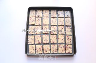 教你如何做出酥脆的芝士蔓越莓饼干的做法步骤：10