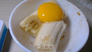 香蕉松饼的做法步骤：2
